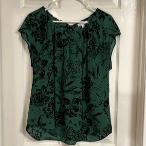 Beautiful emerald green cap sleeve top by Lauren Conrad